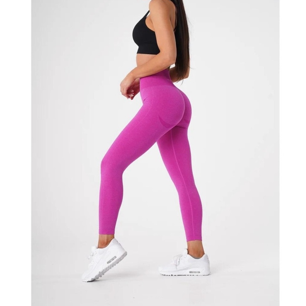 NVGTN Vibrant Pink Leggings